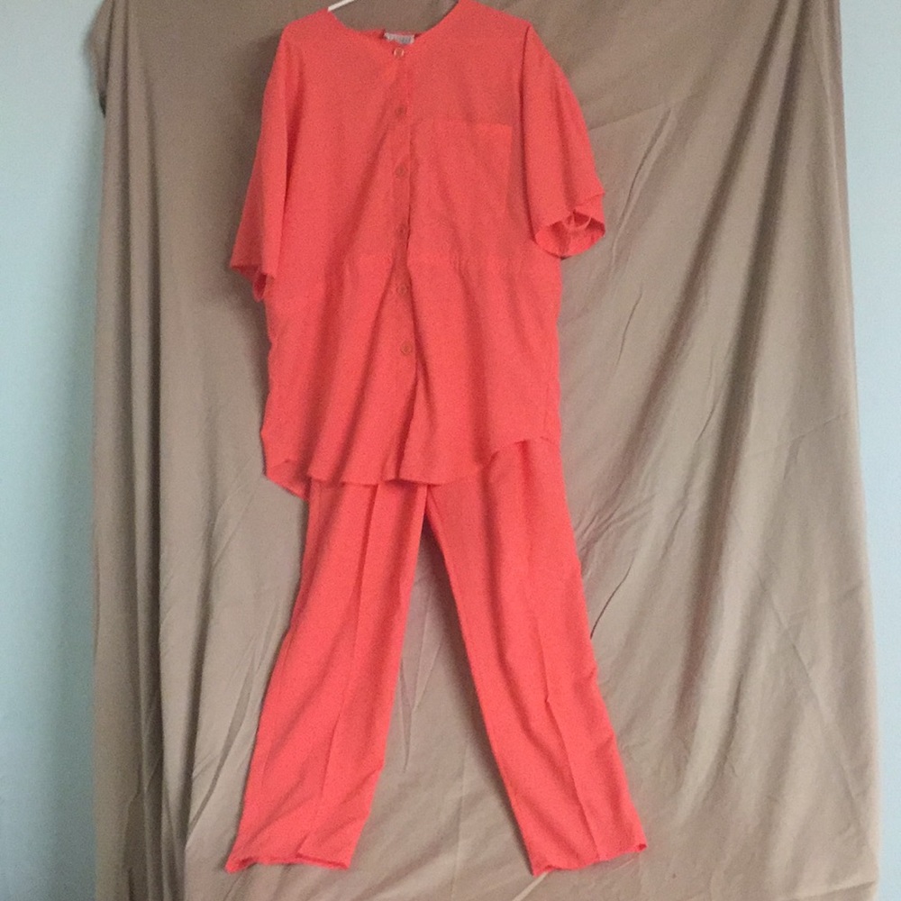 Stunning Vintage 2 Piece Peach Polyester Suit